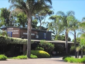 Image of Lakes Waterfront Motel & Holiday Cottages