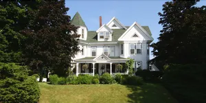 Image of Pleasant Street Inn
