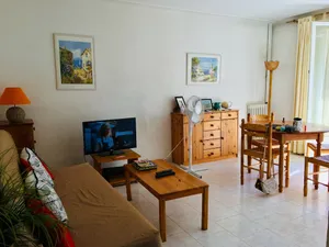Image of Lisa V apart
