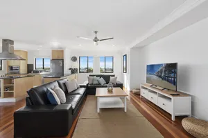 Image of Jetty Escape Townhouse - Cafes, Parks, Beach