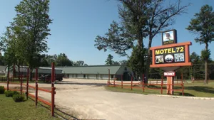 Image of Motel 72