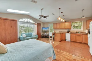 Image of Sunshine Hideaway - Large Studio - Pet Friendly