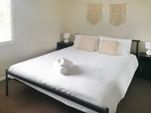 Image of 5 Bed House Close to Dubbo Zoo