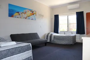 Image of YAL Cairns