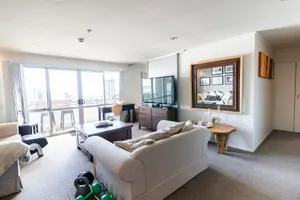 Image of Sunny 2 Bedroom Flat in Grafton With City Views
