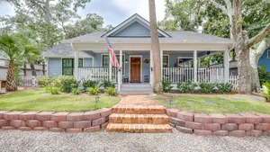 Image of Sweet 2br W/ Saltwater Pool - 4 Blocks To Beach 2 Bedroom Home