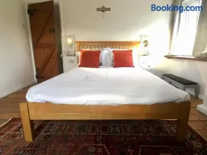 Image of MyCityHaven - The Siston Cottage