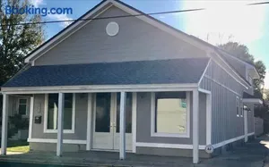 Image of 923G Treasure Gallery Storefront by Gulf Life