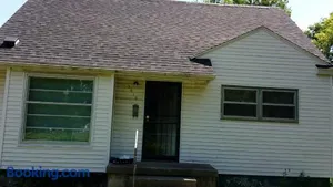 Image of Flint Diamond In The Rough! Wifi and Comfy Beds Close To Bus Line & Highways