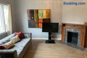 Image of Upscale & Cozy 2bd 1bt Apt Mins From Dwntwn Beach