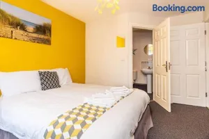 Image of 2 bedroom Castle Donington Apartment with ensuite