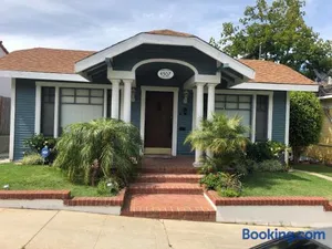 Image of Charming Colonial Craftsman Cottage on Hillside