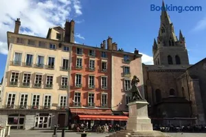 Image of Petite maison sur les toits en plein centre-ville