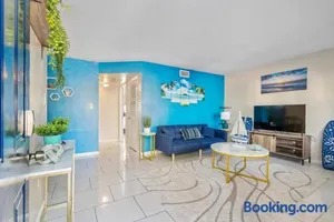 Image of *The Blue Oasis* - 5 min to Downtown Fort Myers