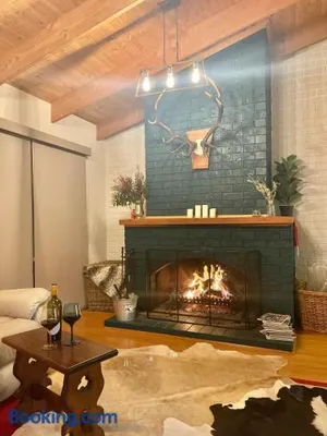 Image of Alpine Accommodation - Magnesium Salt Jacuzzi - 3mins to Mt Buller