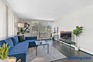 Image of 1BR Staycation Getaway in Downtown Oak Park