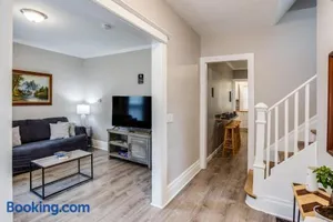 Image of Spacious house by Airport 5br 2ba