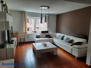 Image of Petite habitation au centre de Saint-Hubert