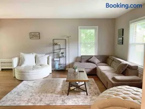 Image of Beacons Great Getaway Near hike, parks, shops and art