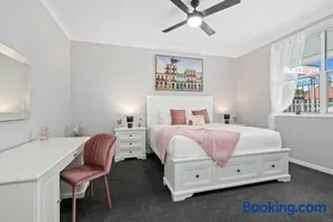 Image of Renovated, Delightful , 5 Bed Holiday Home in the Hunter