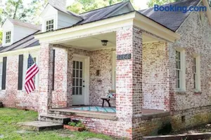 Image of Charming Capital Cottage-Near Downtown Duplex