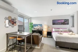 Image of COZY STUDIO With BALCONY AIRCON in the HEART OF BONDI