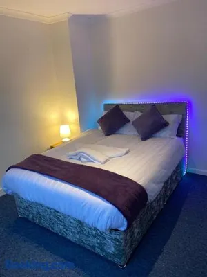 Image of Large modern Beautiful 3 bedroom House - Free WiFi