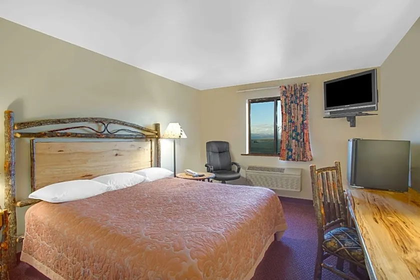 Super 8 West Yellowstone Lionshead - Image 1