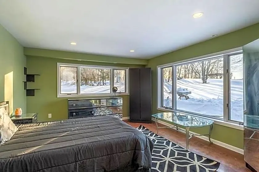 Sunset Manor - Image 1
