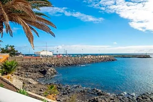 Apartamento con terraza al mar by Lightbooking - Image 1