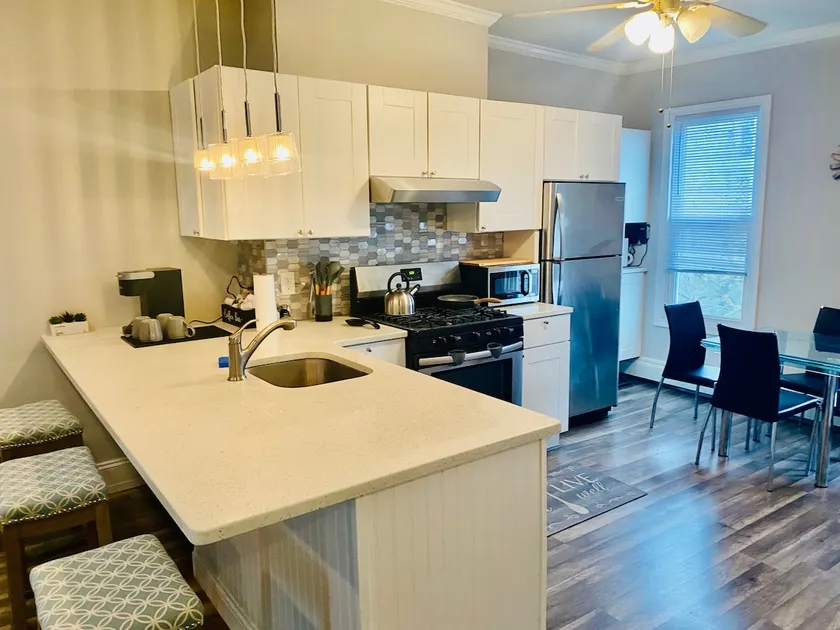 Lovely Sunset Park 2 Bdrm - Image 1