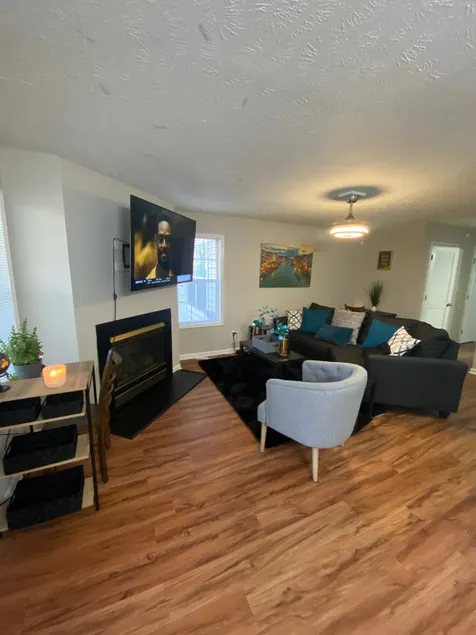 Lovely 2 bedroom 2 Bath located DOWNTOWN FAYETTEVILLE - Image 1