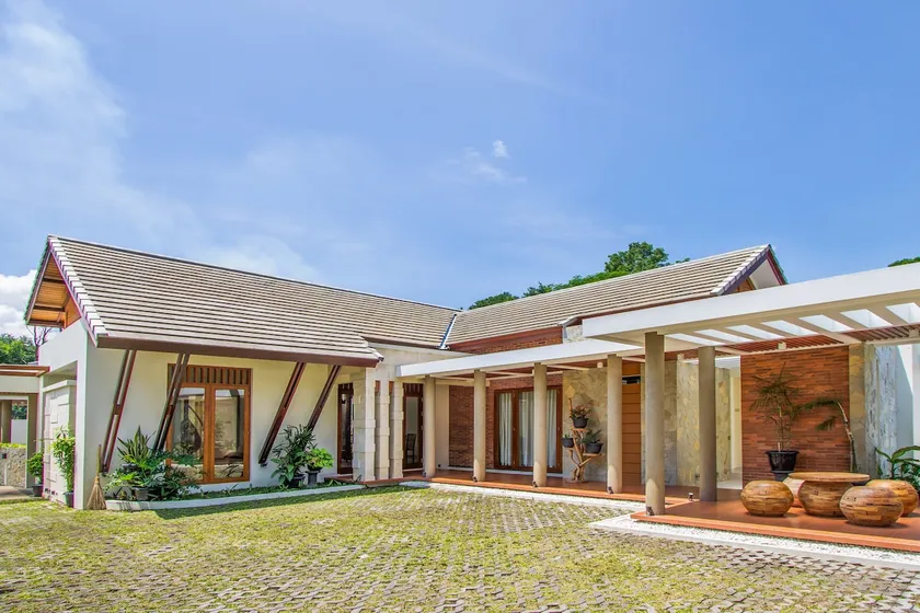 Ndalem Prabawan Private Villa - Image 1