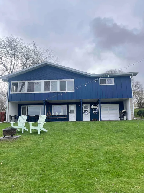LakeLife is Dam Good! 4 Bedroom Waterfront Home - Image 1