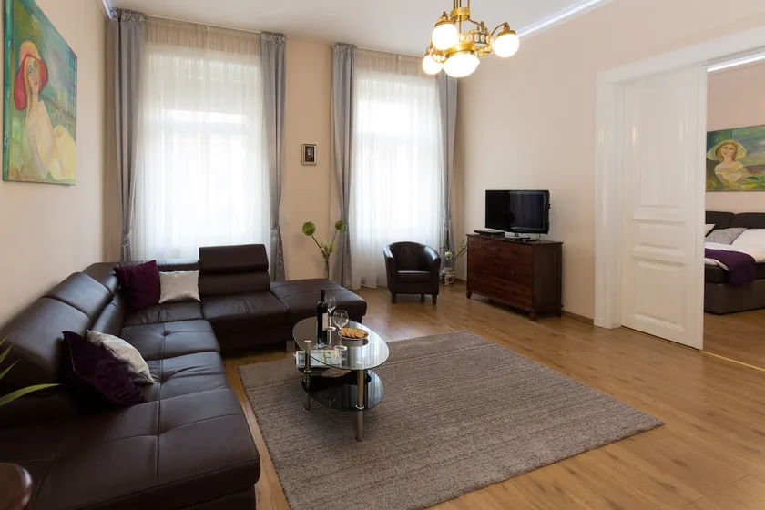 Elegant apartment with Buda Castle view - Image 1
