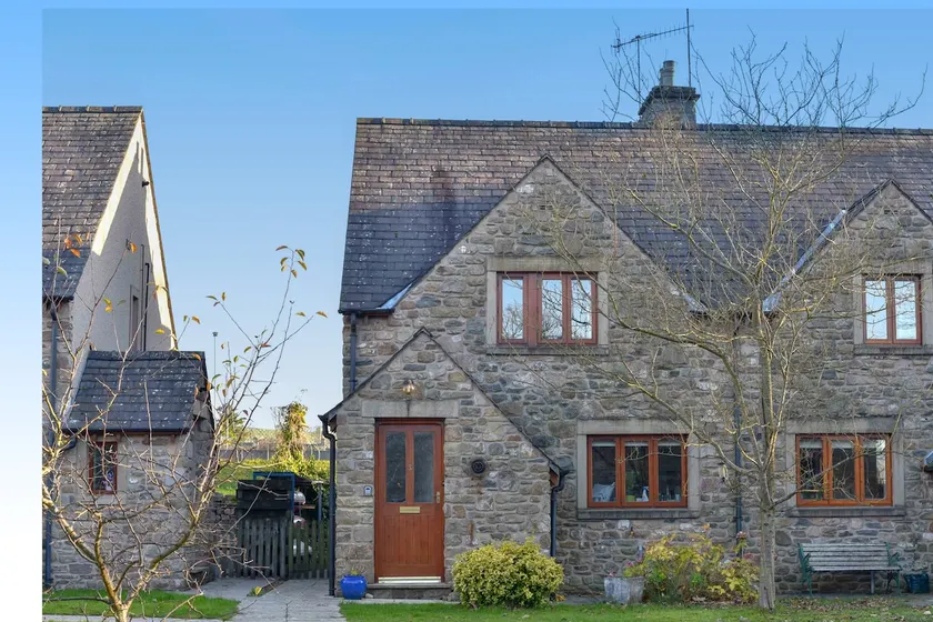 Lovely holiday home in centre of Ingleton Sleeps 4 - Image 1
