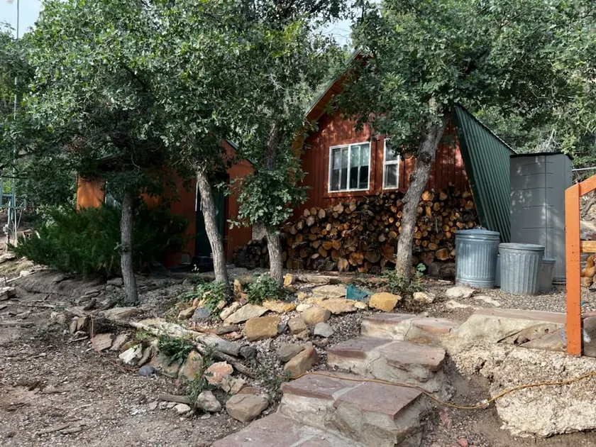 Cross Roads Cottage - Image 1