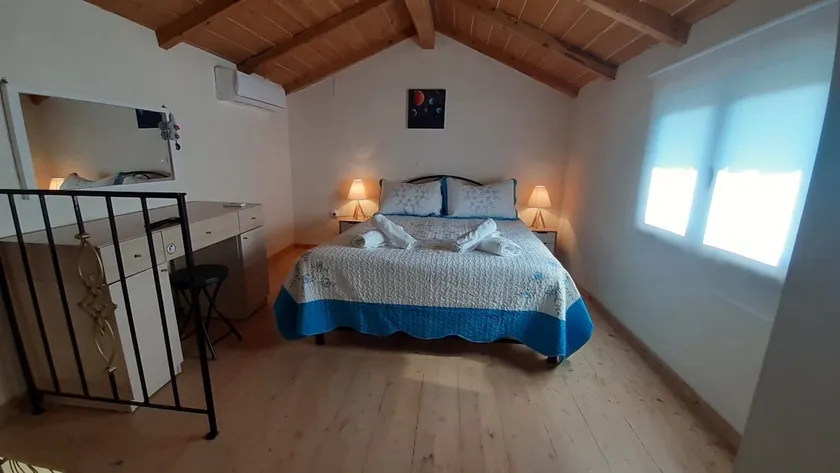 White Manolia Cottage - Image 1