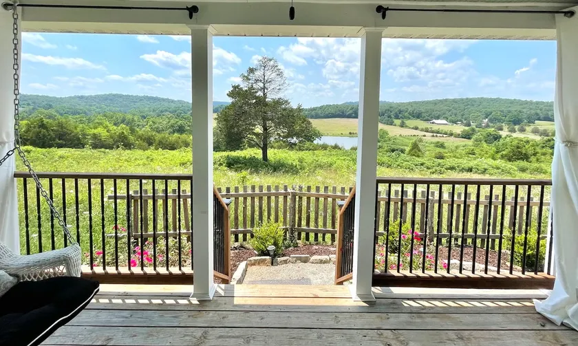 Tiny Home with Big Views - Image 1