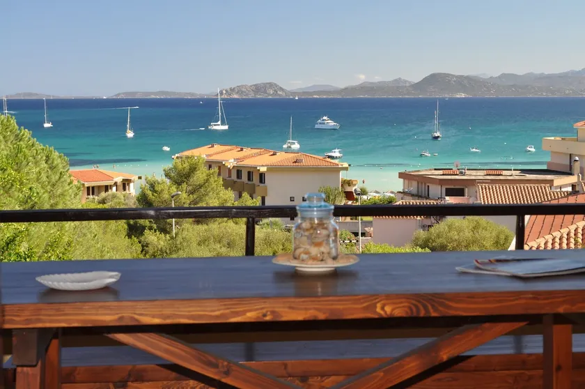 On the beach, panoramic house - Image 1
