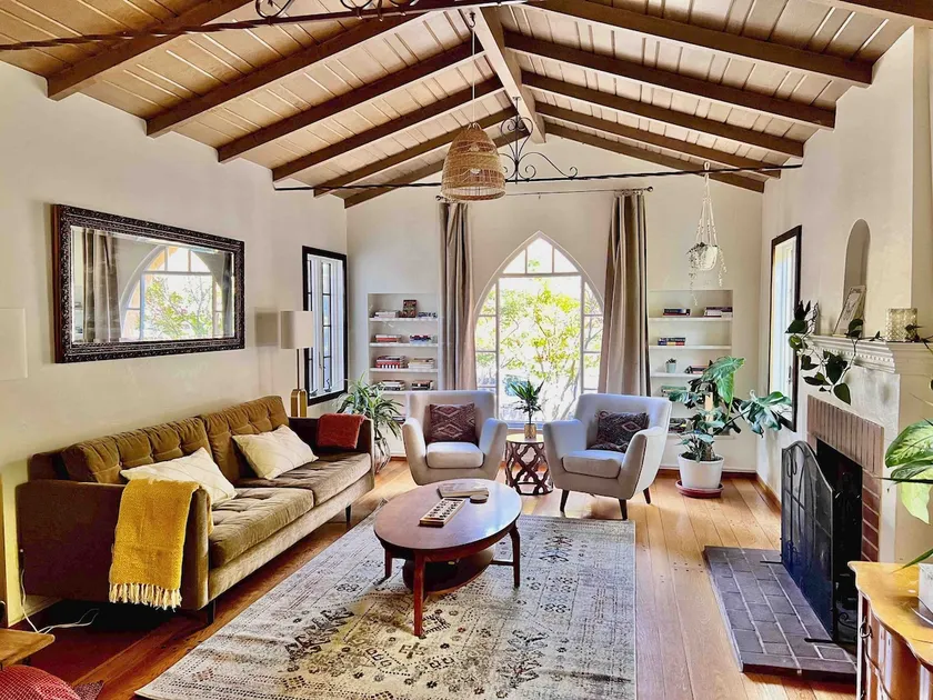 Charming Mediterranean Bungalow - Image 1
