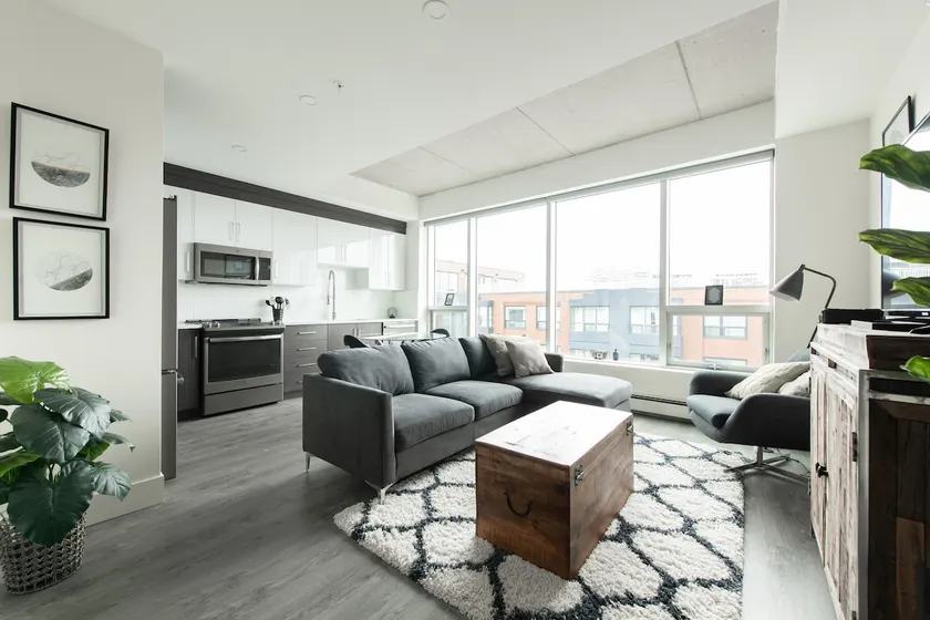 Downtown - Bright, Open Space with Large Windows - Image 1