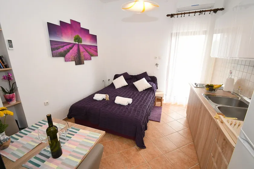 Studio apartment Kris with parking and terrace - Image 1