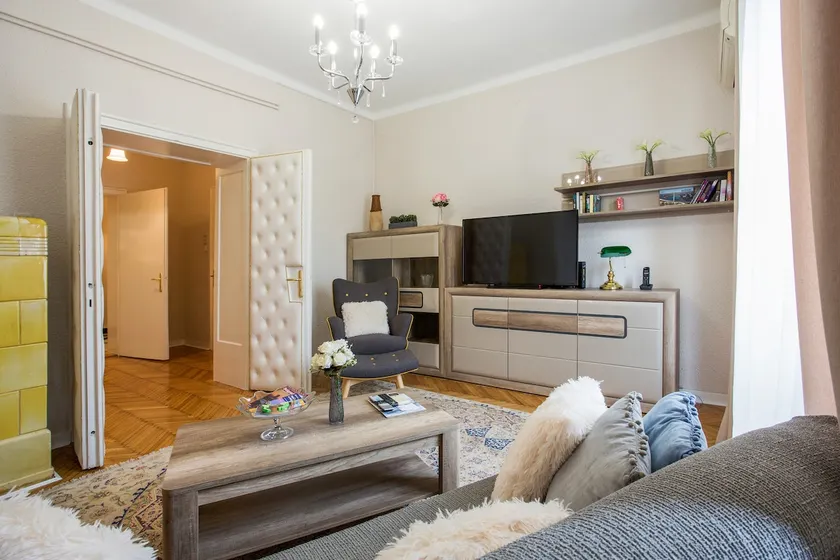Luxury apartment,park view in the city center - Image 1