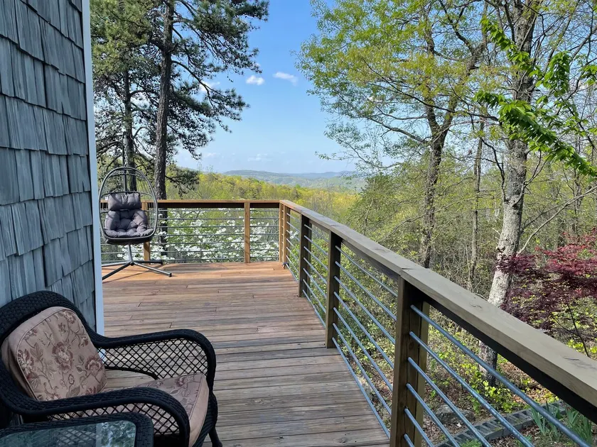Hilltop Mountain Retreat - Image 1