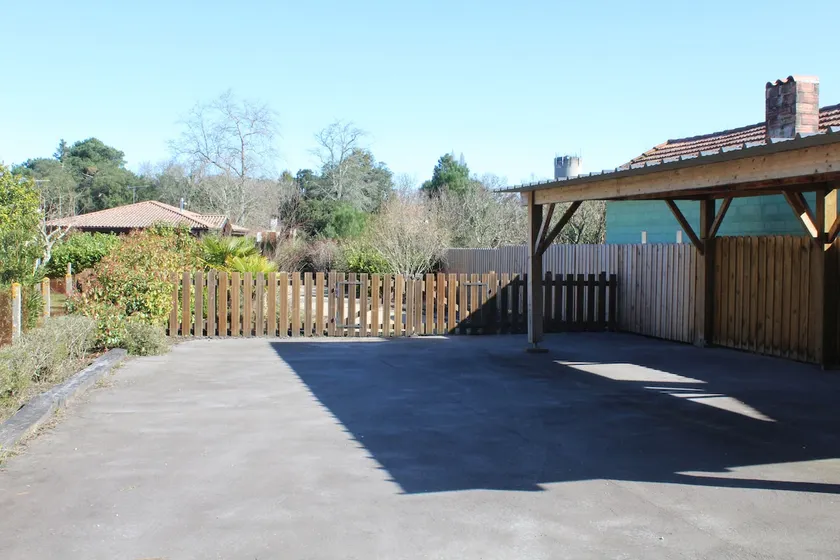 Small wooden house - Image 1