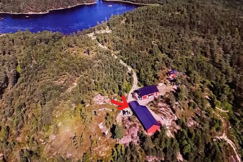 Top cabin with miles of view of the forest and lake - Image 1