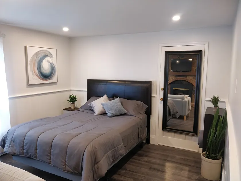 Charming Urban Retreat near Downtown Kitchener - Image 1