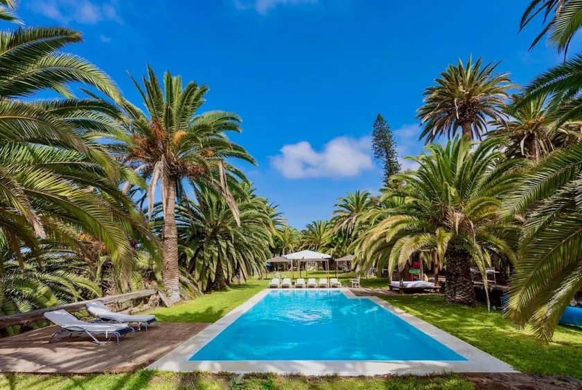 Agréable villa adaptée aux familles avec terrasse, piscine privée et jardin | Vue montagne | Avec animaux autorisés - Image 1