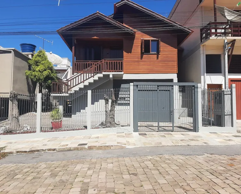 Entire House - Great Central Location - Image 1